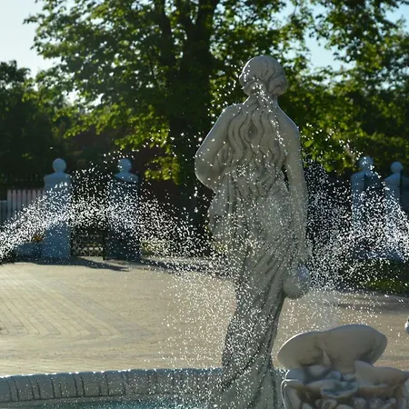 Ośrodek wypoczynkowy Dworek Jamneński 3*