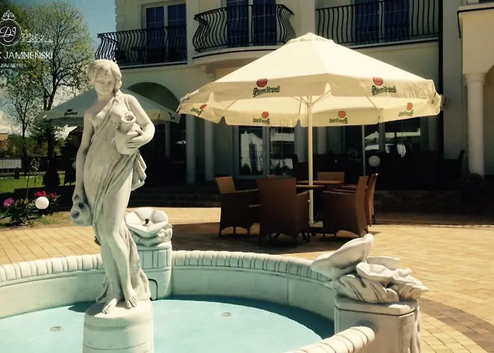 Dworek Jamnenski 度假村 3*